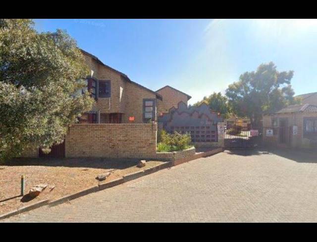 2 BEDROOM HOUSE FOR SALE IN VANDERBIJLPARK CE 5